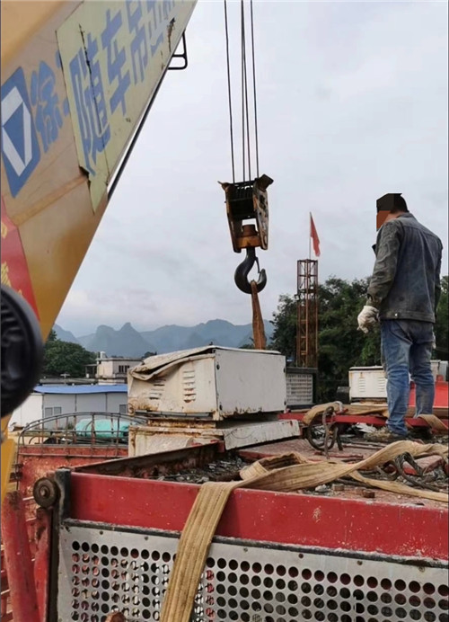 温江区大件吊装搬运设备常用的施工手势信号解答