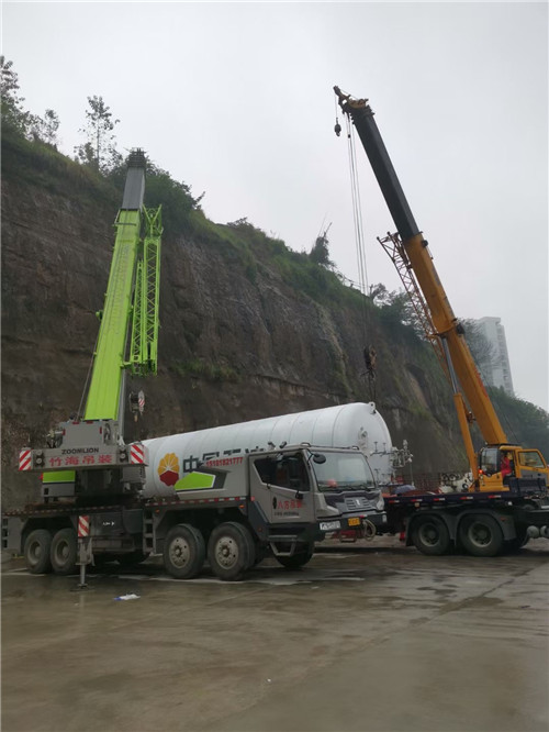 温江区“不怕风雨冻”—— 吊车的 “恶劣环境适应” 技术